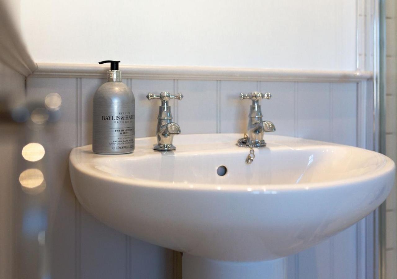 Jasmine Cottage - 2 Bedroom In Heart Of Bourton! Exteriör bild