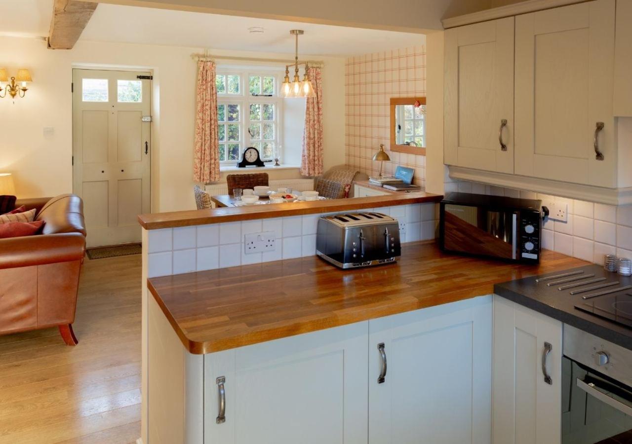 Jasmine Cottage - 2 Bedroom In Heart Of Bourton! Exteriör bild