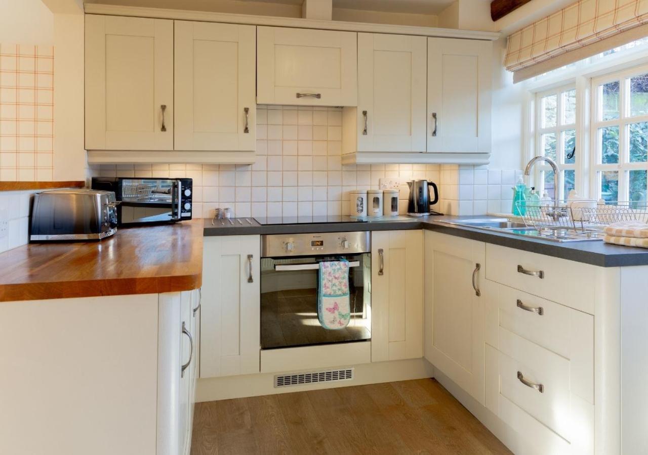 Jasmine Cottage - 2 Bedroom In Heart Of Bourton! Exteriör bild