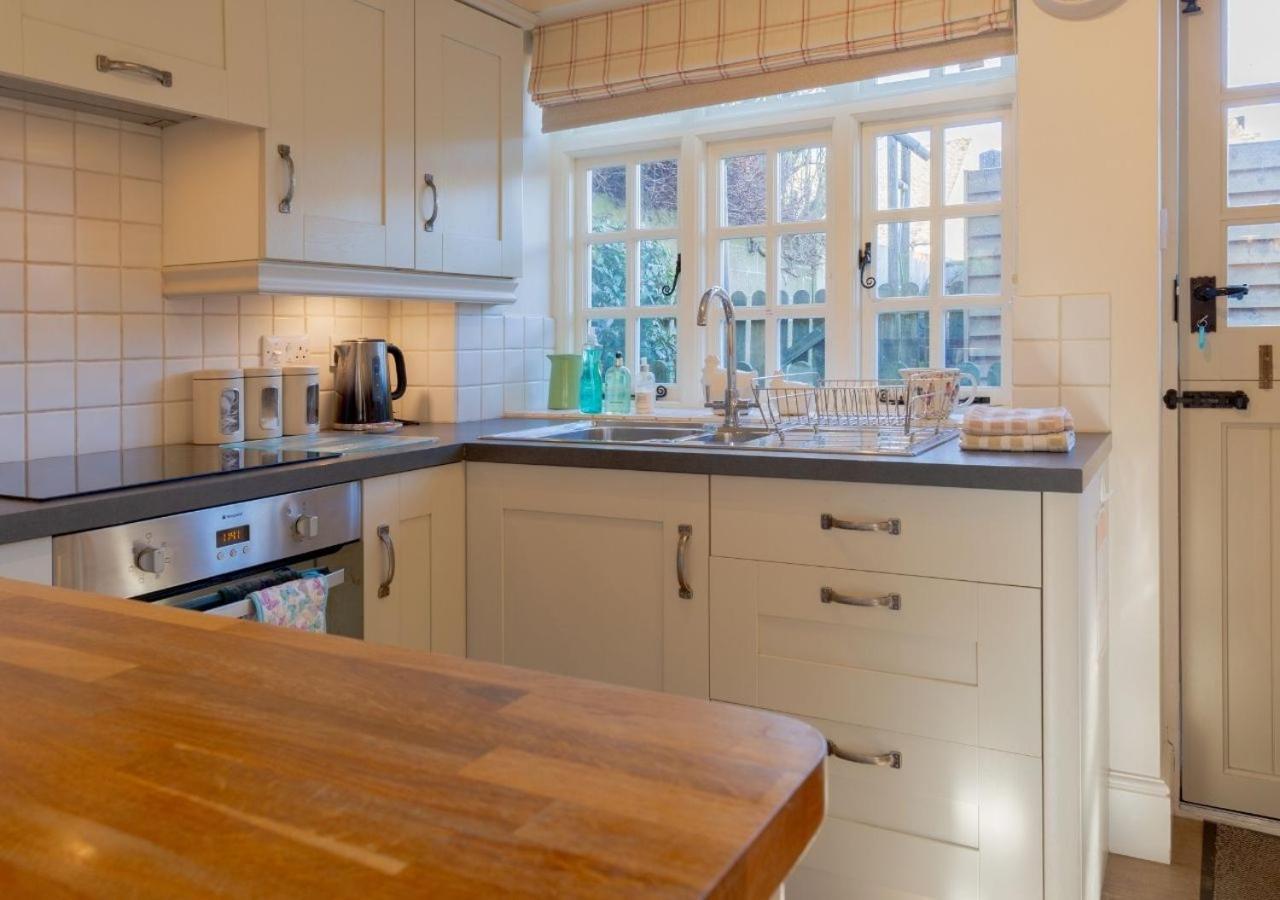 Jasmine Cottage - 2 Bedroom In Heart Of Bourton! Exteriör bild